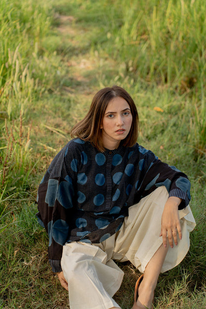 Freesize Anti-fit Top - Black & Indigo Dots